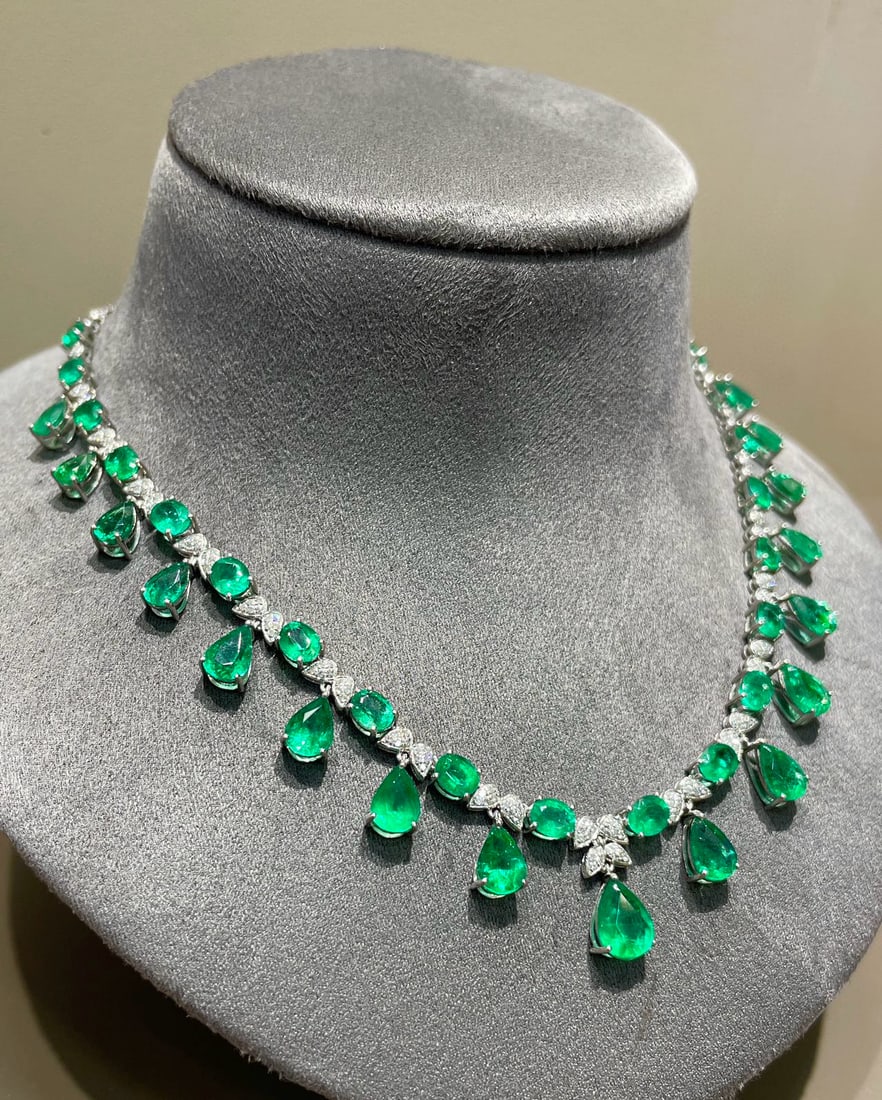 14k Gold 16 Ct Vivid Green Natural Emerald & Diamond Necklace - 3