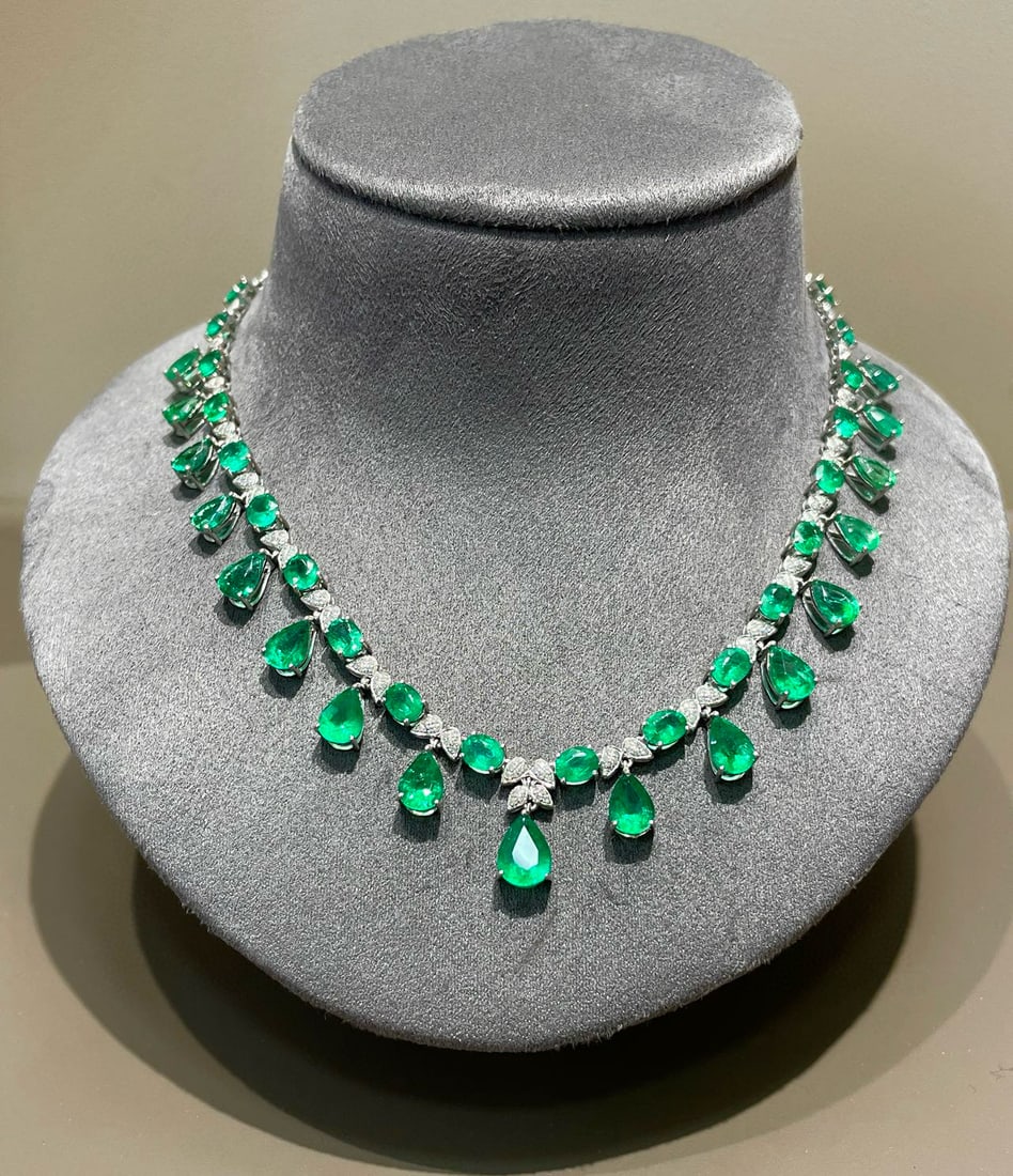 14k Gold 16 Ct Vivid Green Natural Emerald & Diamond Necklace - 4