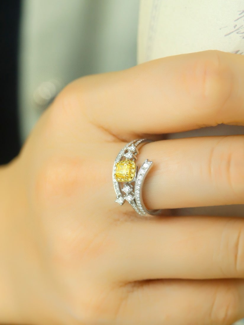 14k Gold 0.55 Ctw Natural Yellow Diamond & Diamond Ring - 4