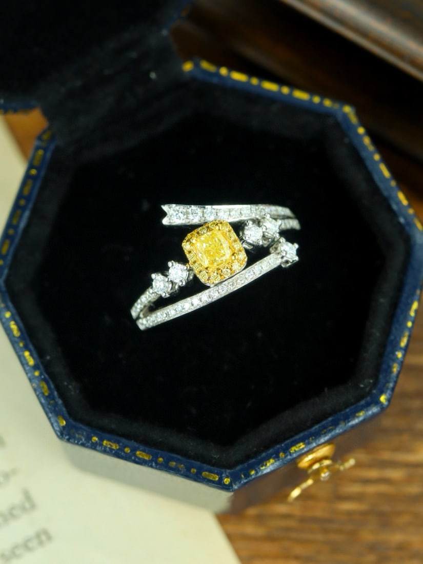 14k Gold 0.55 Ctw Natural Yellow Diamond & Diamond Ring - 6