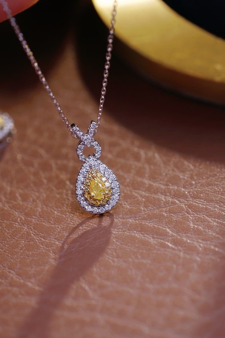 14k Gold 0.35 Ctw Natural Yellow Diamond & Diamond Necklace: Ref:231082210 // gold content:14k gold // main gemstone:yellow diamond // shape:pear // carat weight:0. 12ct // color:yellow // treatment:natural // // adjacent gemstone 2 : diamond // shape:round //