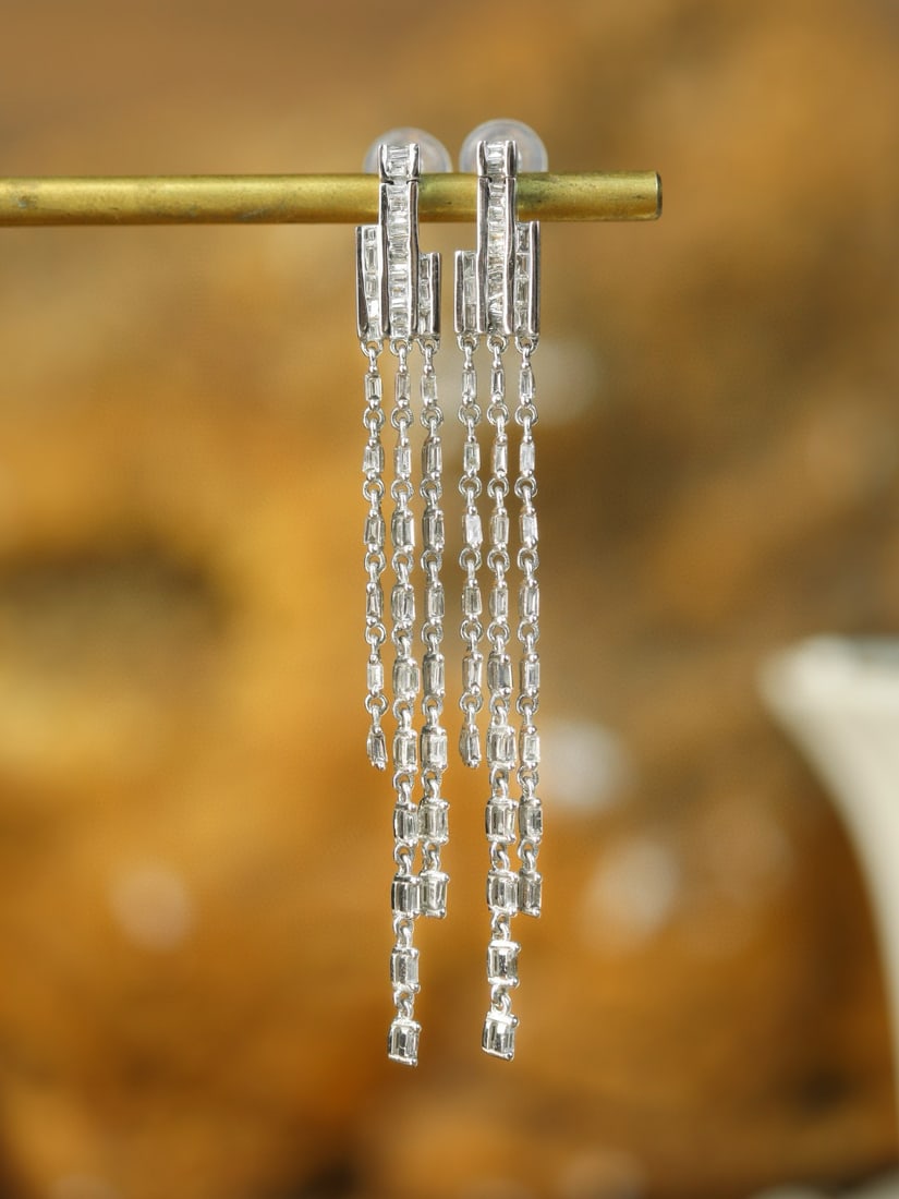 14k Gold 0.50 Ct Natural H Diamond Earrings: Ref:231082211 // gold content:14k gold // main gemstone:diamond // shape:baguette // carat weight:0. 50ct // clarity grade:vs-si // color:h // treatment:natural // Condition: New High Estimate: 2800