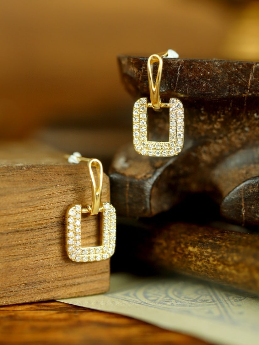 14k Gold 0.22 Ct Natural H Diamond Earrings: Ref:231082212 // gold content:14k gold // main gemstone:diamond // shape:round // carat weight:0. 22ct // clarity grade:vs-si // color:h // treatment:natural // cut grade:g // Low Estimate: 1500