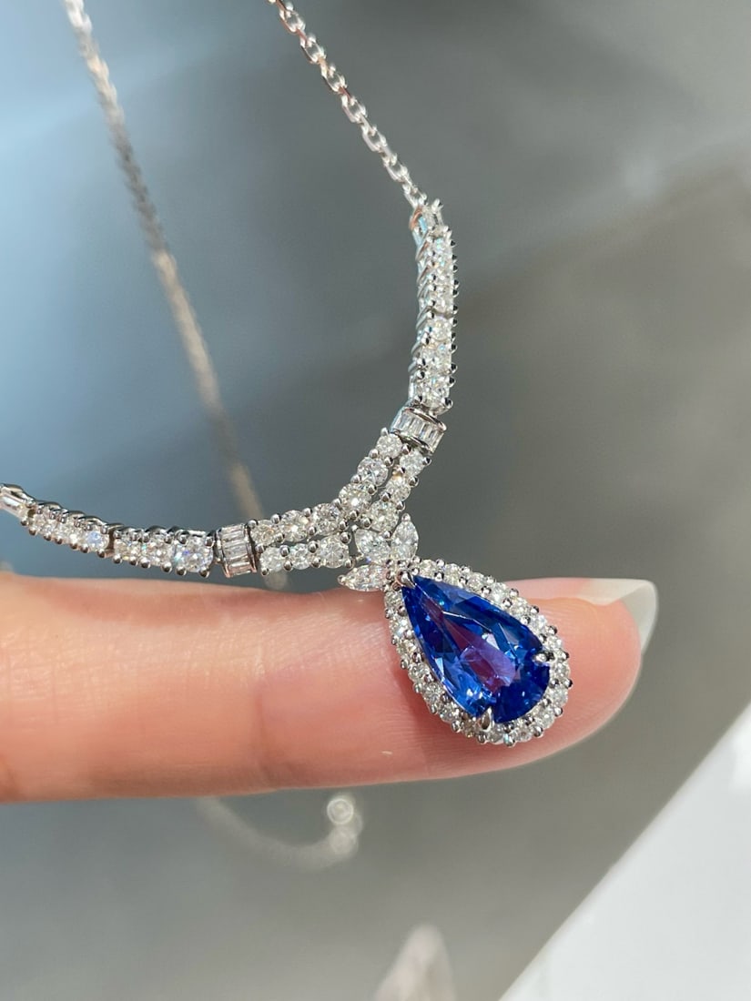 14k Gold 1.6 Ct Natural Sapphire & Diamond Necklace: Ref:231082215 // gold content:14k gold // main gemstone:sapphire // shape:pear // carat weight:1. 6ct // color:blue // treatment:natural // // adjacent gemstone 2 : diamond // shape:multiple // clarit