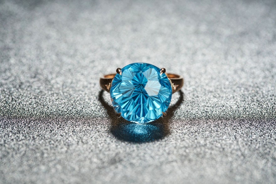14k Gold 13.85 Ct Natural Topaz & Diamond Ring: Ref:231082250 // gold content:14k gold // ring size:7. 25us // // main gemstone:topaz // shape:round // carat weight:13. 85ct // color:blue // treatment:natural // cut grade:g // // adjacent gemstone