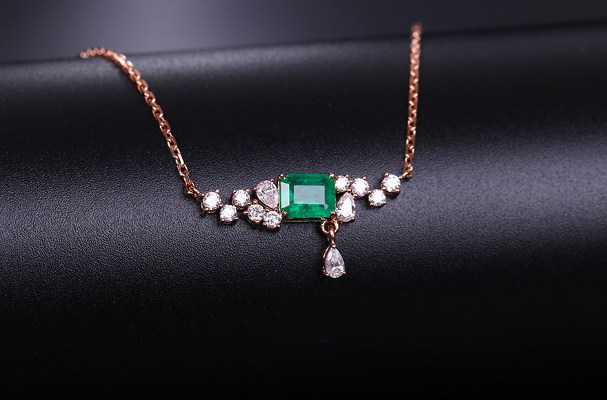 14k Gold 0.68 Ctw Vivid Green Natural Emerald & Diamond Necklace - 2