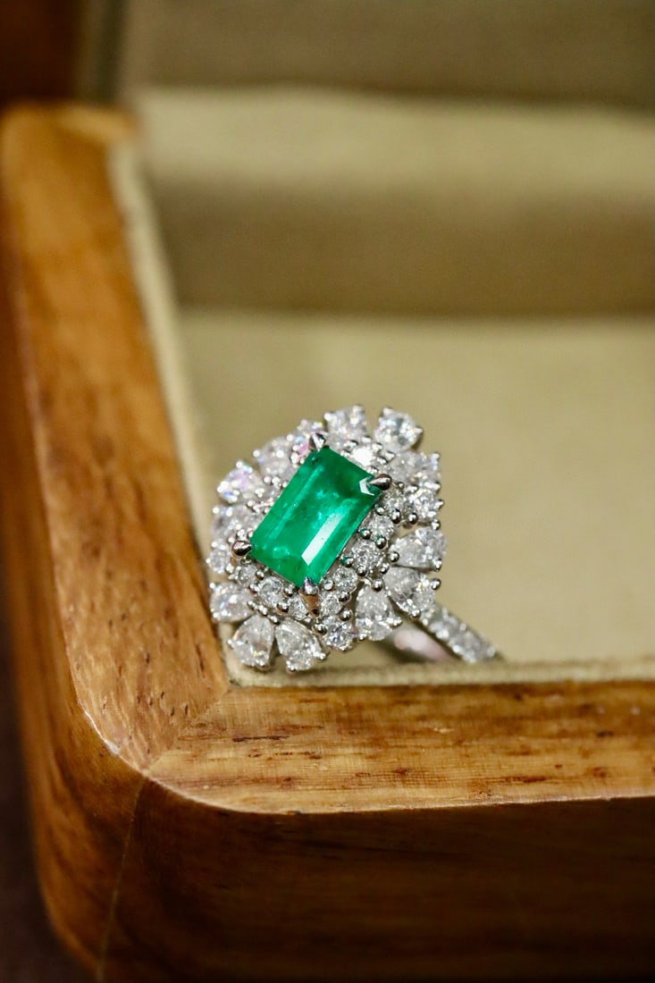 14k Gold 1.74 Ctw Vivid Green Natural Emerald & Diamond Ring - 3