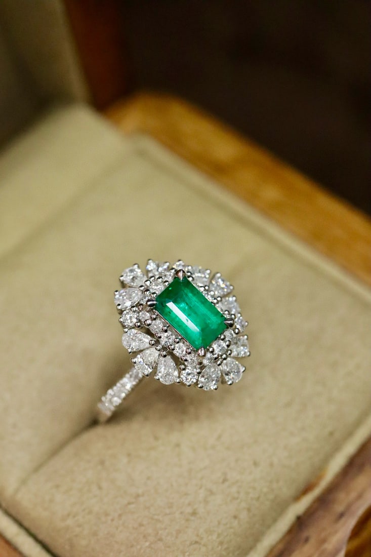 14k Gold 1.74 Ctw Vivid Green Natural Emerald & Diamond Ring - 4