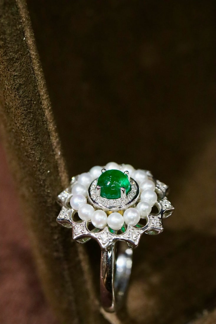 14k Gold 0.88 Ctw Vivid Green Natural Emerald & Diamond Ring - 3