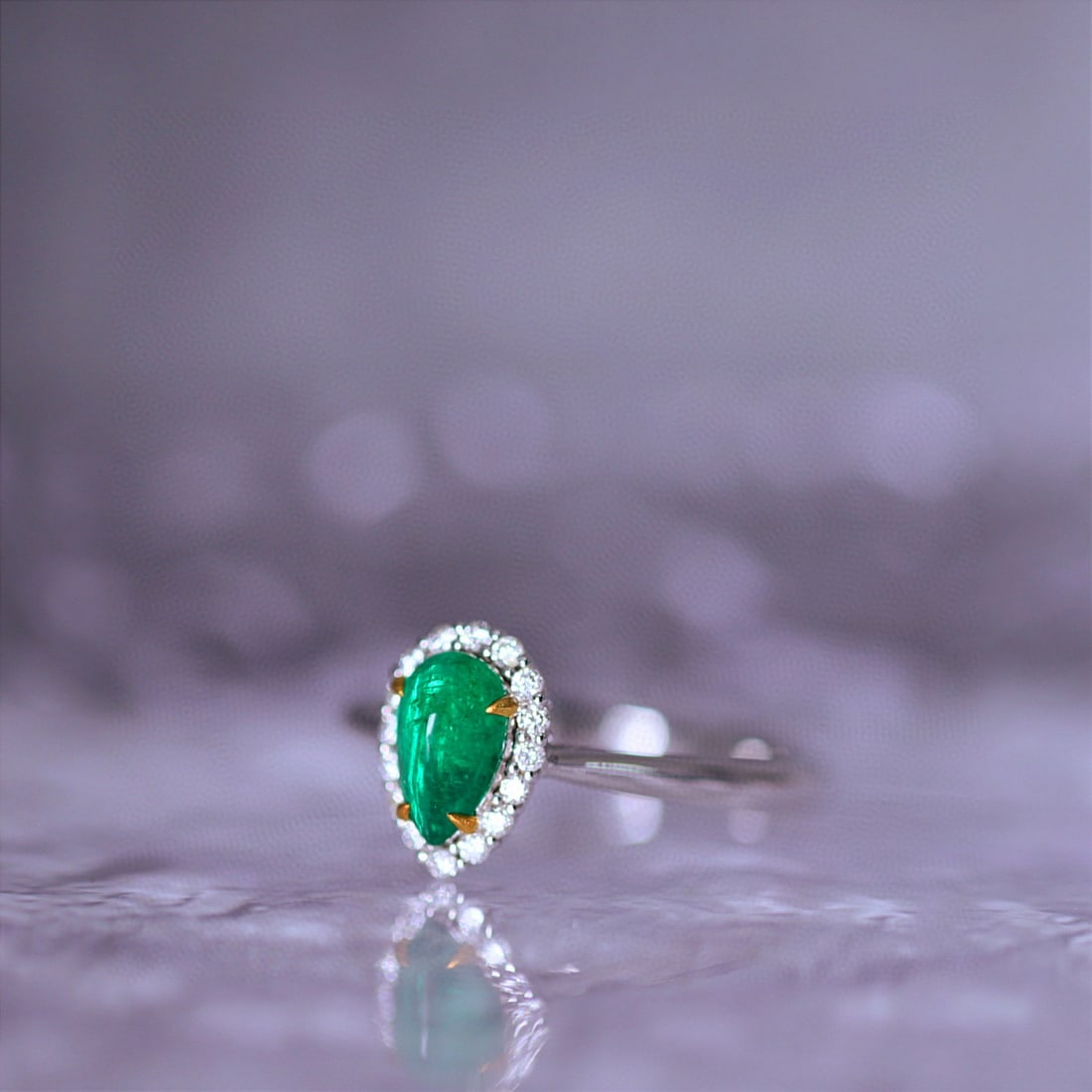 14k Gold 0.85 Ctw Vivid Green Natural Emerald & Diamond Ring - 2