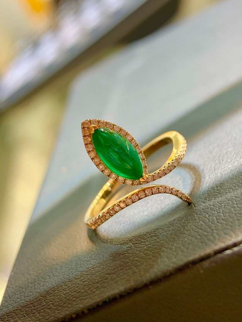 14k Gold 0.91 Ctw Vivid Green Natural Emerald & Diamond Ring - 4