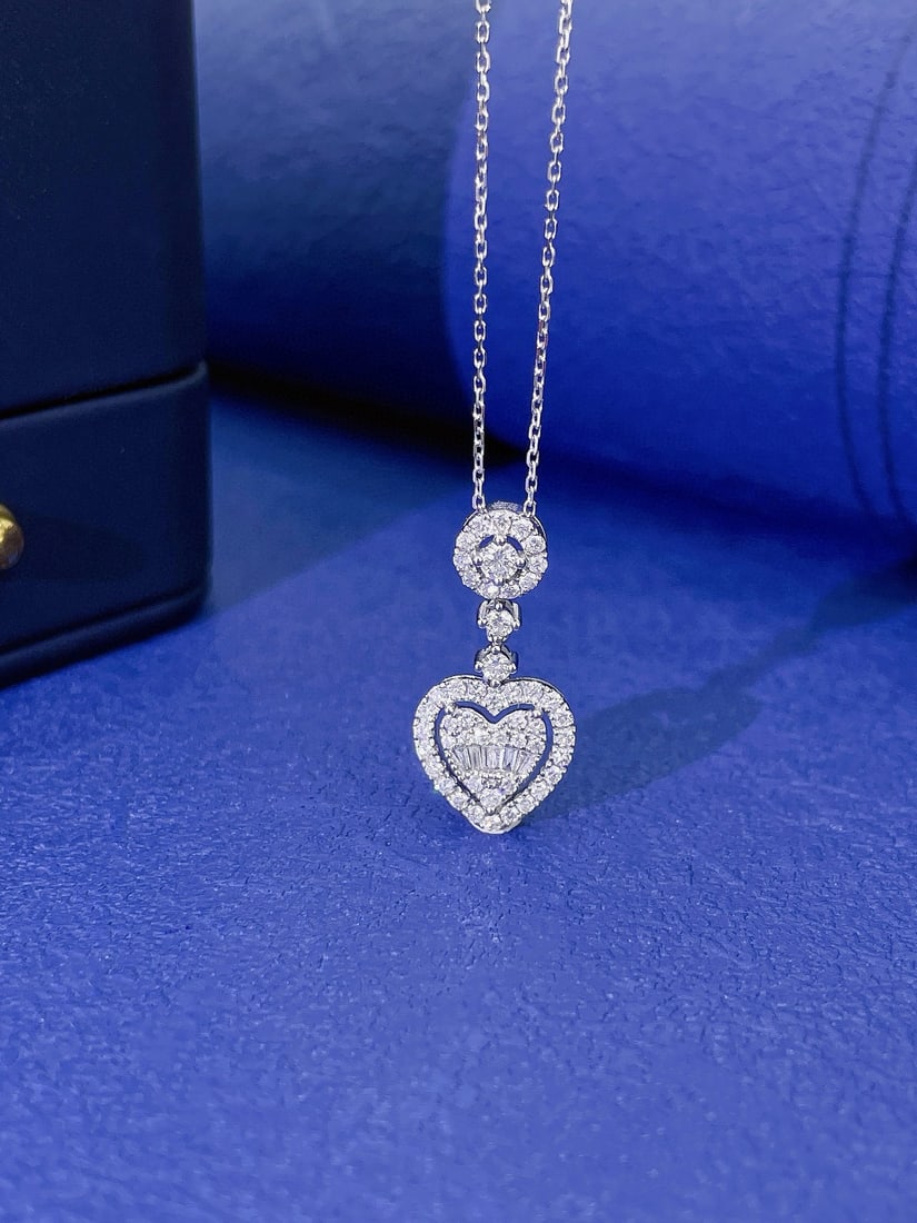 14k Gold 0.52 Ctw Natural H Diamond Necklace: Ref:231082286 // gold content:14k gold // main gemstone:diamond // shape:baguette // carat weight:0. 04ct // clarity grade:vs-si // color:h // treatment:natural // // adjacent gemstone 2 : diamond //