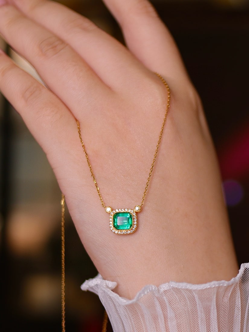 14k Gold 1.33 Ctw Vivid Green Natural Emerald & Diamond Necklace - 2