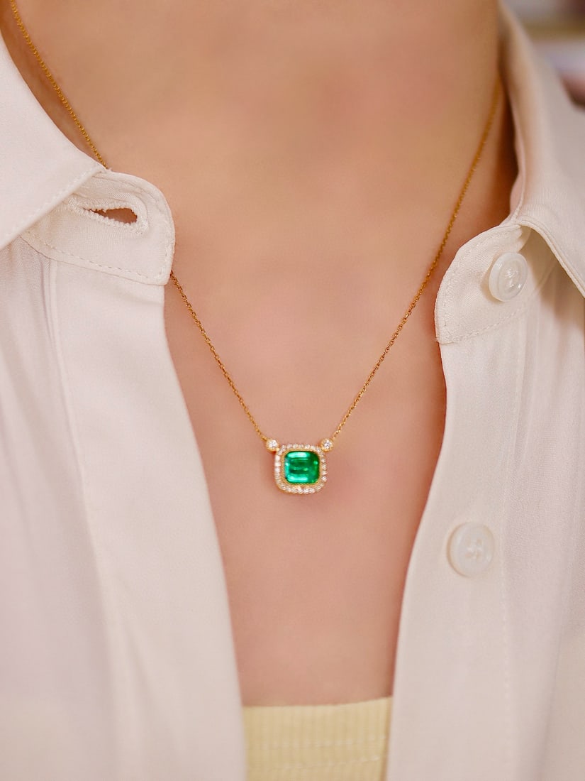 14k Gold 1.33 Ctw Vivid Green Natural Emerald & Diamond Necklace - 3
