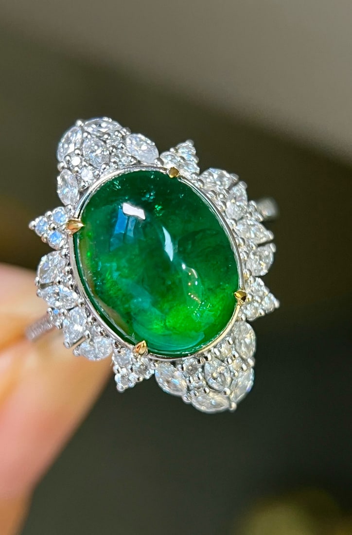 14k Gold 7.60 Ctw Vivid Green Natural Emerald & Diamond Ring - 3