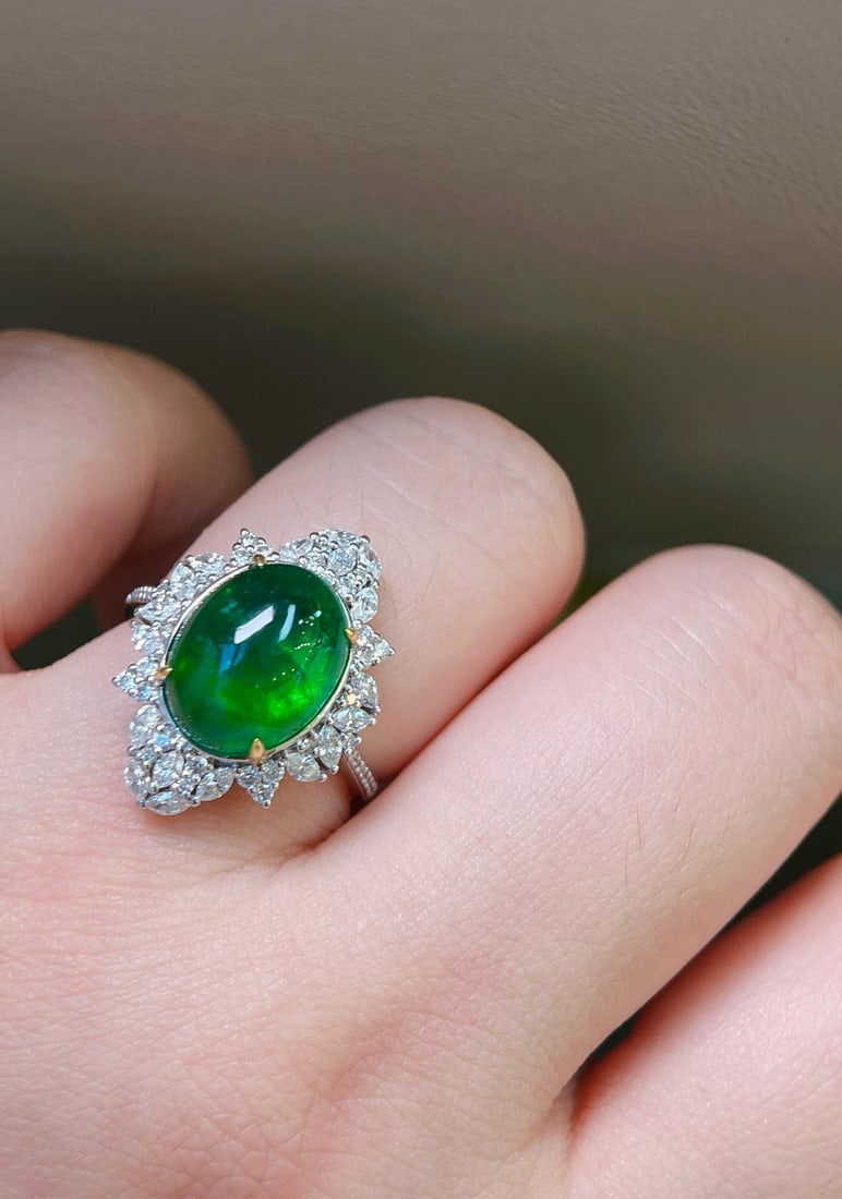14k Gold 7.60 Ctw Vivid Green Natural Emerald & Diamond Ring - 5