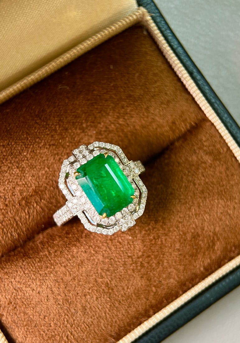 14k Gold 3.81 Ctw Vivid Green Natural Emerald & Diamond Ring: Ref:231082316 // gold content:14k gold // ring size:7. 25us // // main gemstone:emerald // shape:octagonal // carat weight:3. 06ct // color:vivid green // treatment:natural // // adjacent gemstone 2 :