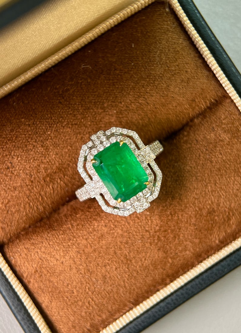 14k Gold 3.81 Ctw Vivid Green Natural Emerald & Diamond Ring - 2