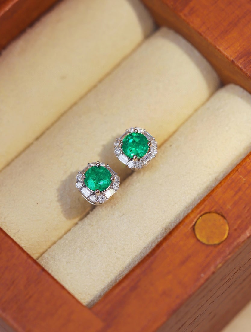 14k Gold 0.65 Ctw Vivid Green Natural Emerald & Diamond Earrings - 3