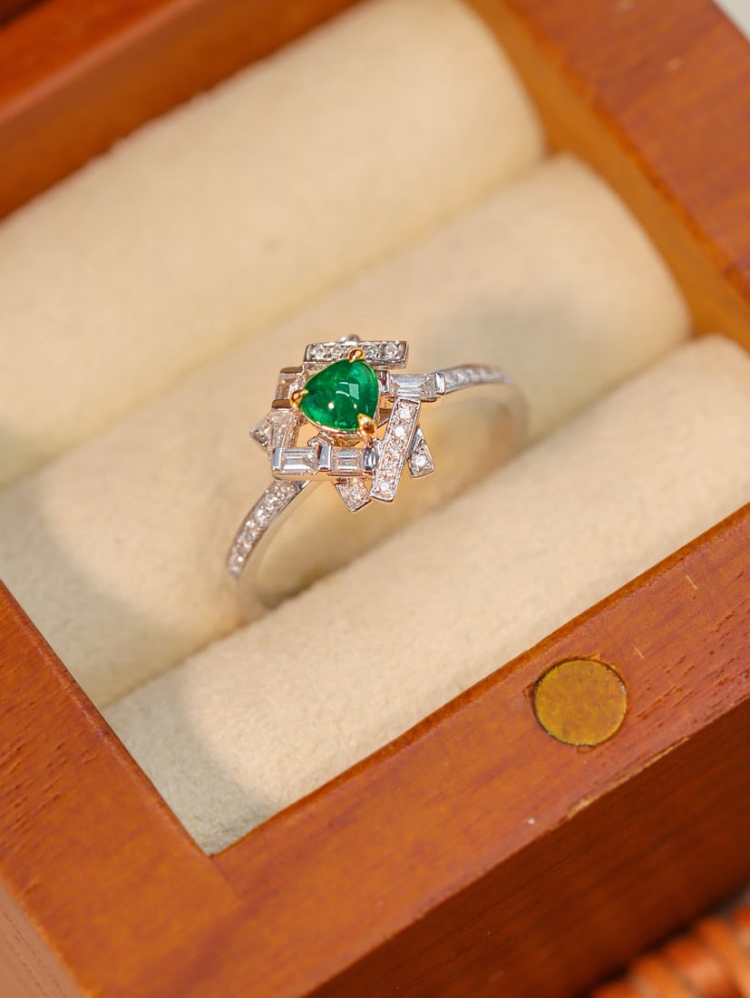 14k Gold 0.55 Ctw Vivid Green Natural Emerald & Diamond Ring - 3