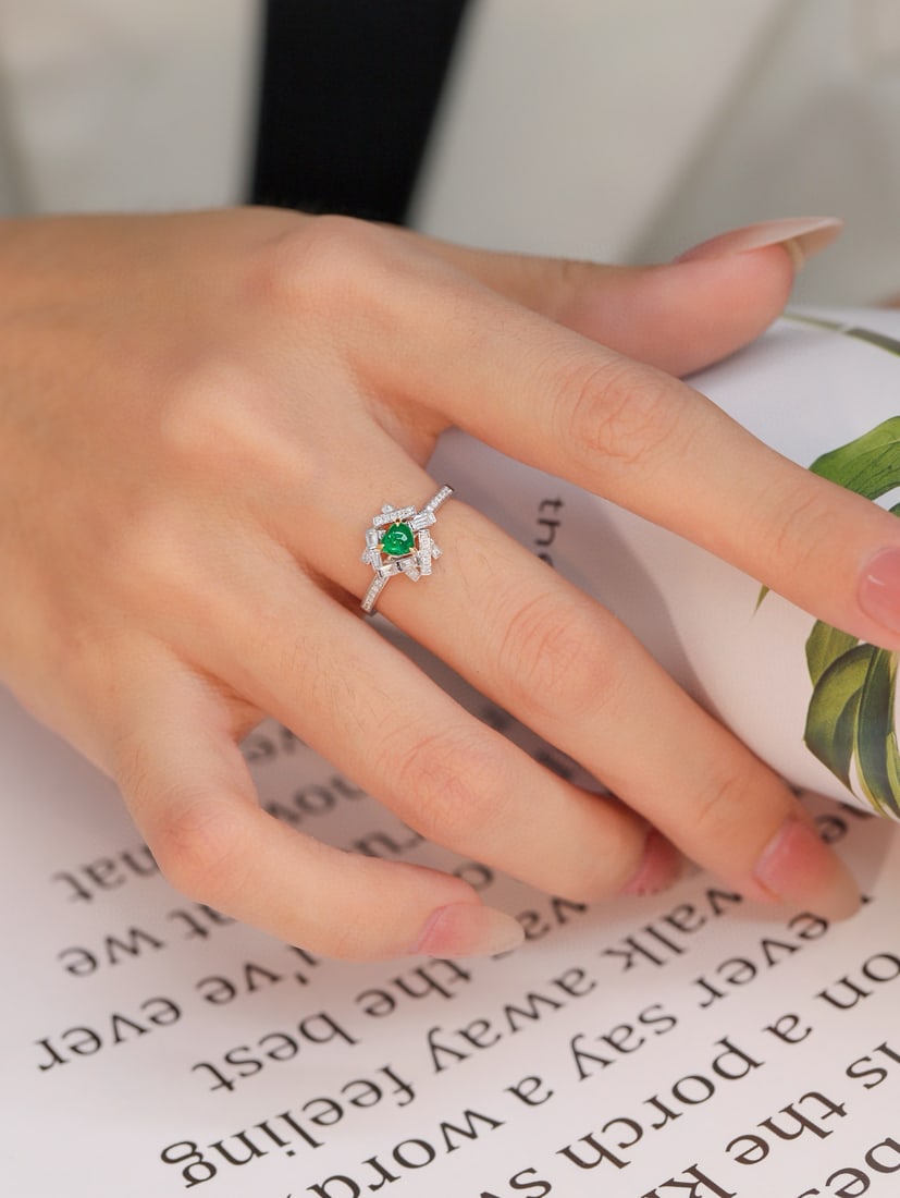 14k Gold 0.55 Ctw Vivid Green Natural Emerald & Diamond Ring - 5