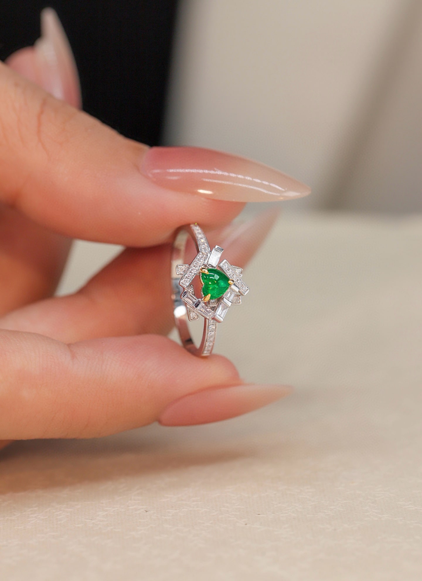 14k Gold 0.55 Ctw Vivid Green Natural Emerald & Diamond Ring - 6