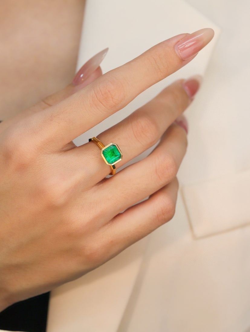 14k Gold 2.1 Ct Natural Emerald Ring - 2