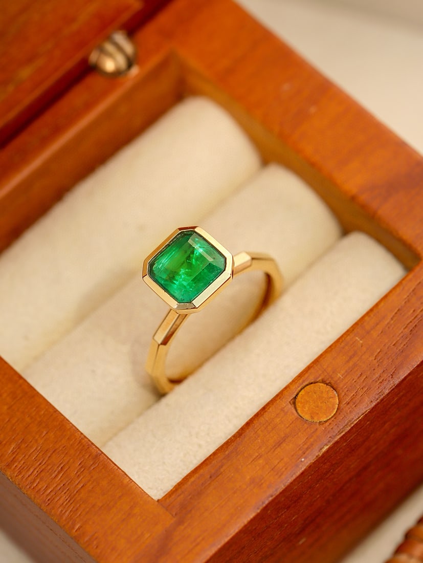 14k Gold 2.1 Ct Natural Emerald Ring - 3