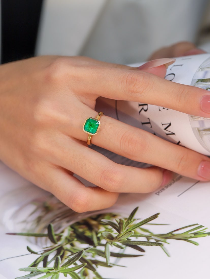 14k Gold 2.1 Ct Natural Emerald Ring - 5