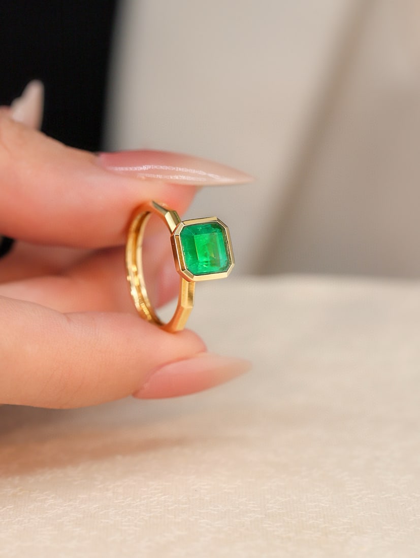 14k Gold 2.1 Ct Natural Emerald Ring - 6