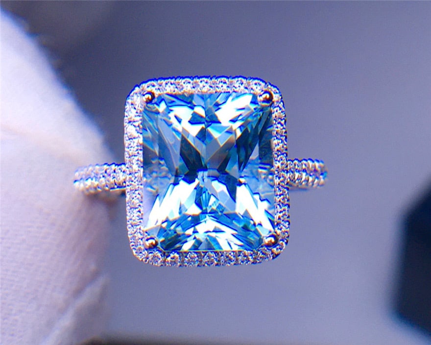14k Gold 4.2 Ct Natural Aquamarine & Diamond Ring: Ref:231082332 // gold content:14k gold // ring size:7. 25us // // main gemstone:aquamarine // shape:octagonal // carat weight:4. 2ct // color:santa maria color // treatment:natural // // adjacent