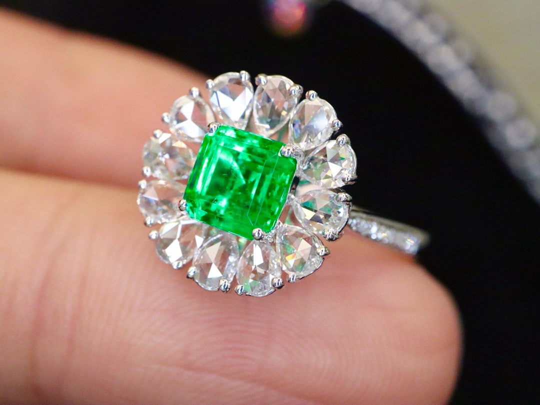 14k Gold 1.52 Ctw Vivid Green Natural Emerald & Diamond Ring - 3