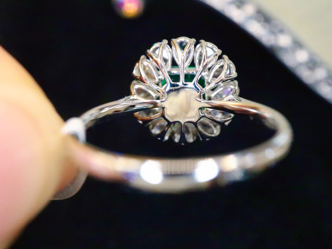 14k Gold 1.52 Ctw Vivid Green Natural Emerald & Diamond Ring - 4