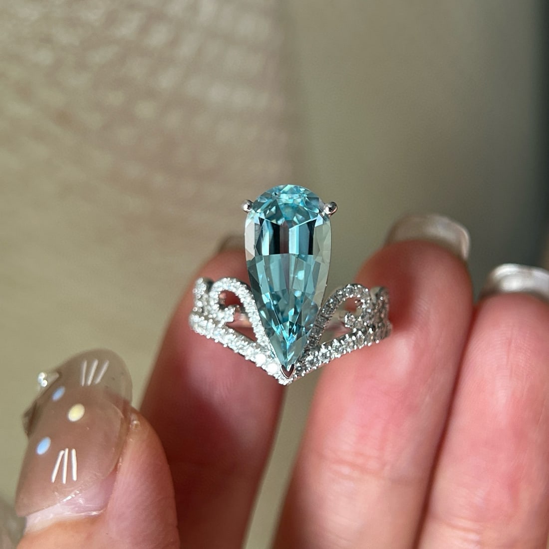 14k Gold 4.09 Ctw Natural Aquamarine & Lab Grown Diamond Ring: Ref:231082355 // gold content:14k gold // ring size:7. 25us // // main gemstone:aquamarine // shape:pear // carat weight:3. 75ct // color:blue // treatment:natural // // adjacent gemstone 2 : lab