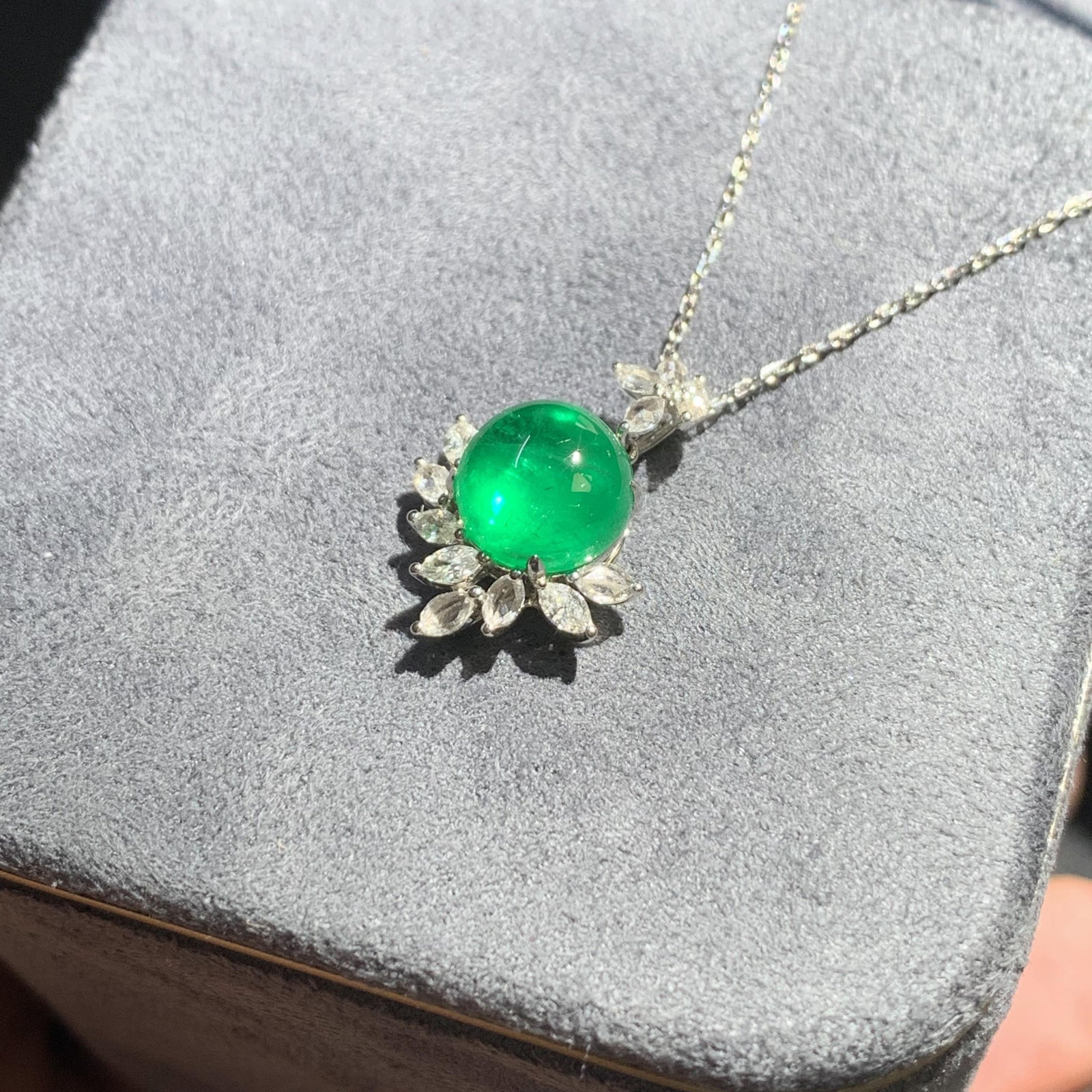 14k Gold 3.40 Ctw Natural Emerald & Diamond Necklace - 2
