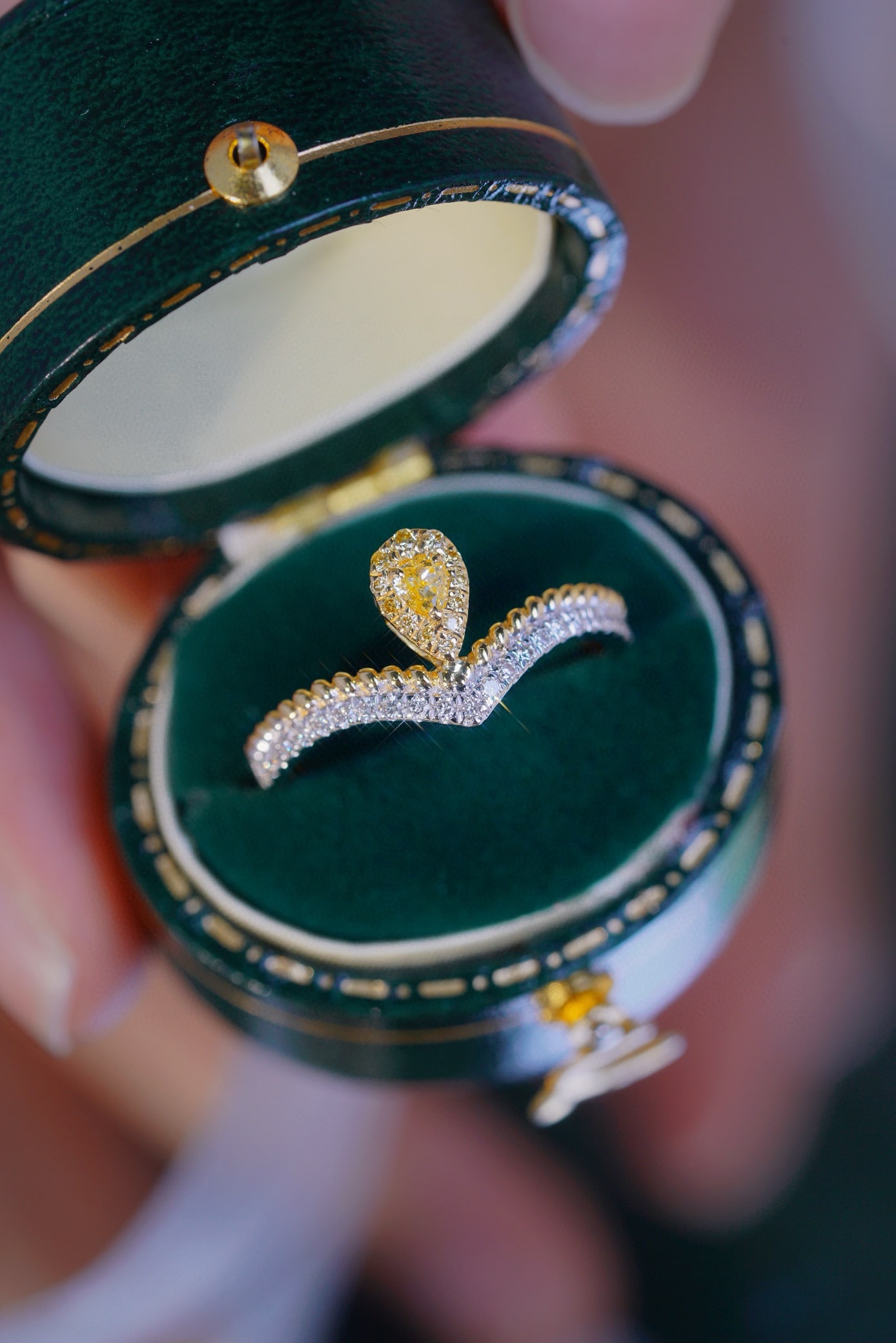 14k Gold 0.35 Ct Natural Color Diamond Ring: Ref:231082361 // gold content:14k gold // ring size:7. 25us // // main gemstone:diamond // shape:multiple // carat weight:0. 35ct // clarity grade:vs-si // color:color // treatment:natural // High