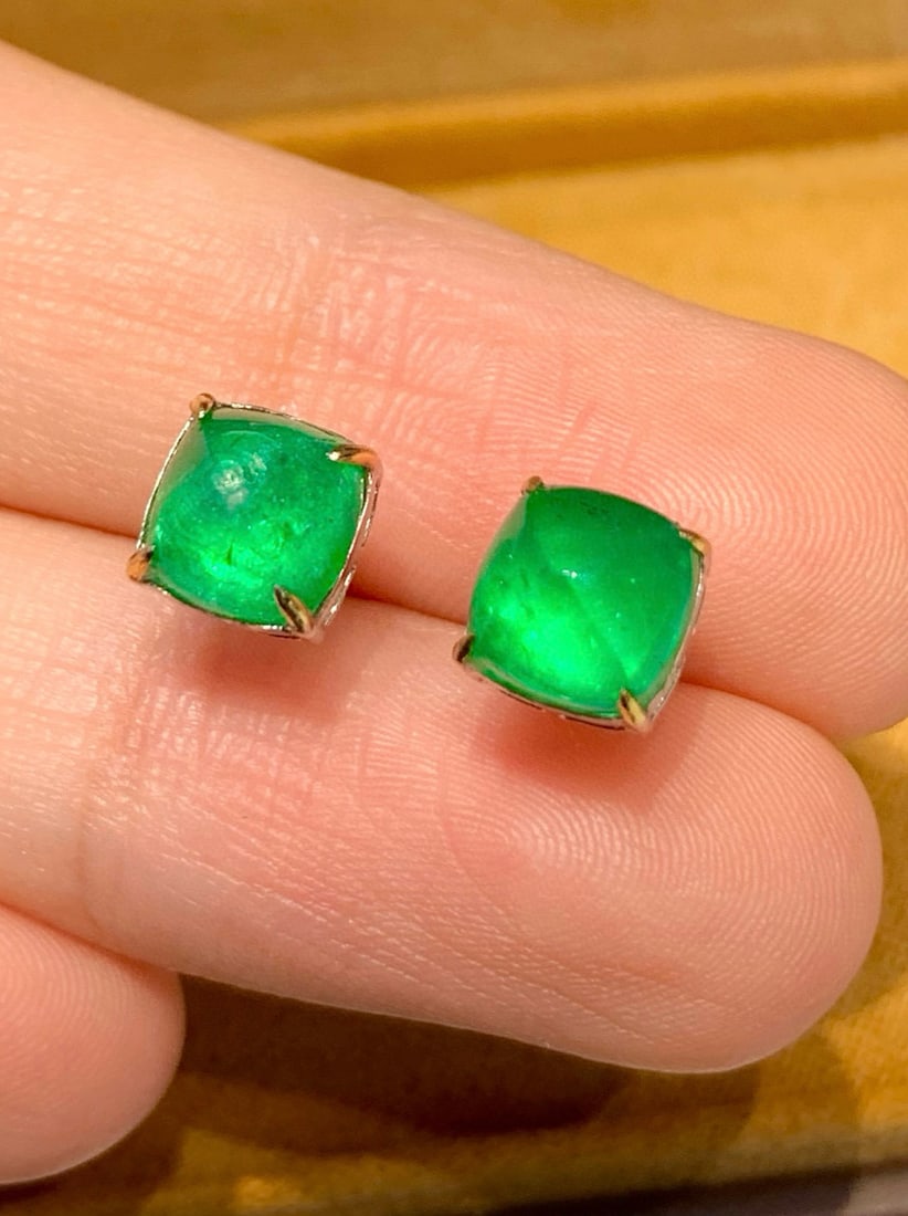 14k Gold 3 Ct Vivid Green Natural Emerald Earrings - 3