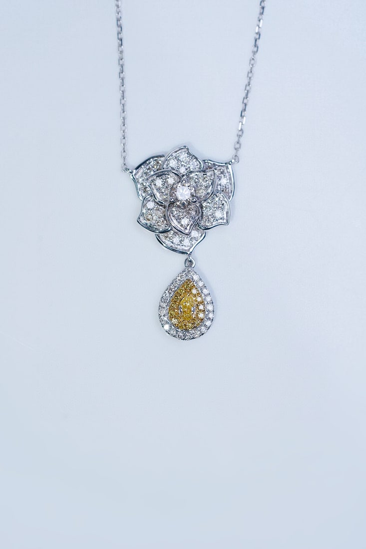 14k Gold 0.75 Ctw Natural Yellow Diamond & Diamond Necklace - 3