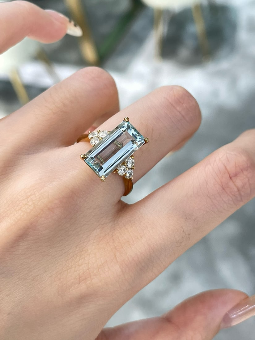 14k Gold 3.6 Ct Natural Aquamarine & Diamond Ring: Ref:231082394 // gold content:14k gold // ring size:7. 25us // // main gemstone:aquamarine // shape:rectangle // carat weight:3. 6ct // color:blue // treatment:natural // // adjacent gemstone 2 :