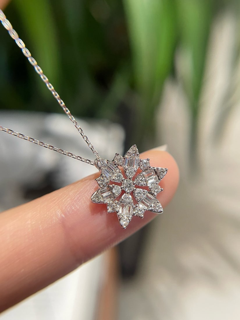 14k Gold 0.36 Ct Natural H Diamond Pendant( Without Chain ): Ref:231082400 // gold content:14k gold // main gemstone:diamond // shape:multiple // carat weight:0. 36ct // clarity grade:vs-si // color:h // treatment:natural // Condition: New Low Estimate: