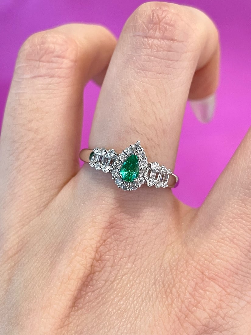 14k Gold 0.25 Ct Vivid Green Natural Emerald & Diamond Ring - 4
