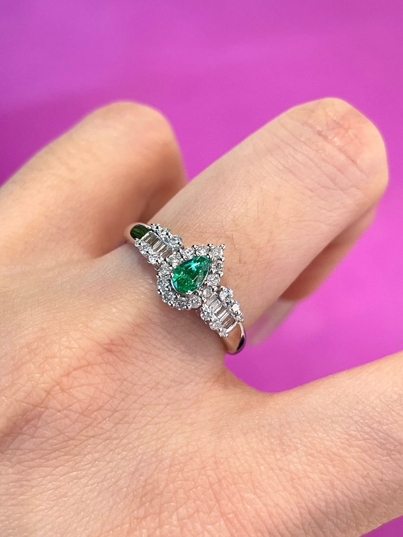 14k Gold 0.25 Ct Vivid Green Natural Emerald & Diamond Ring - 5
