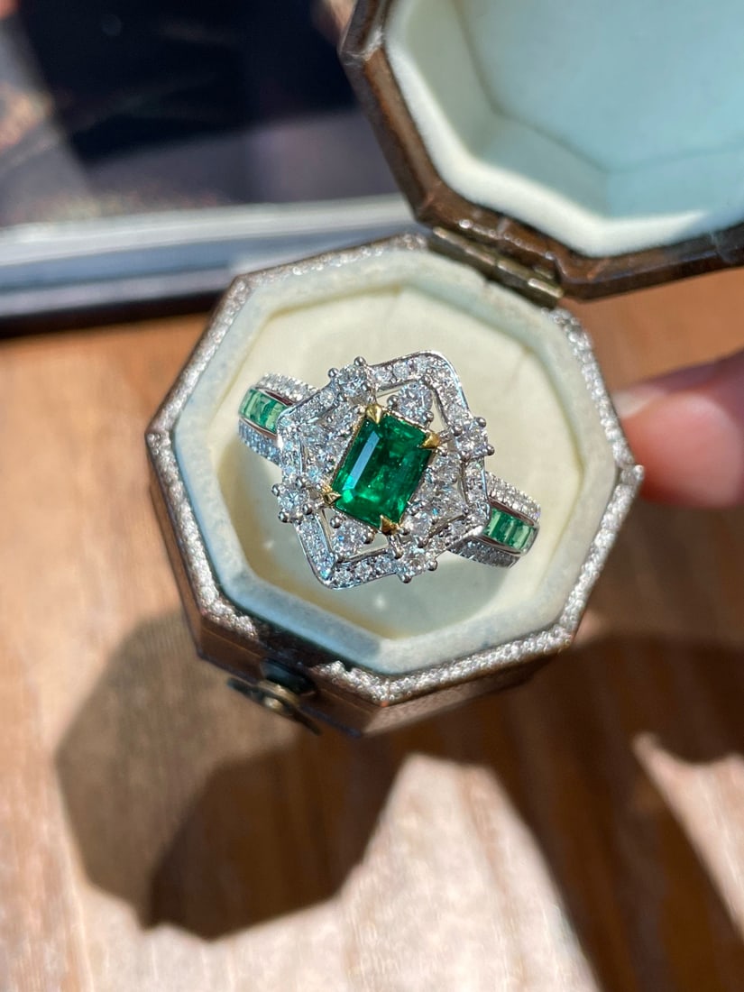 14k Gold 0.78 Ct Vivid Green Natural Emerald & Diamond Ring - 3