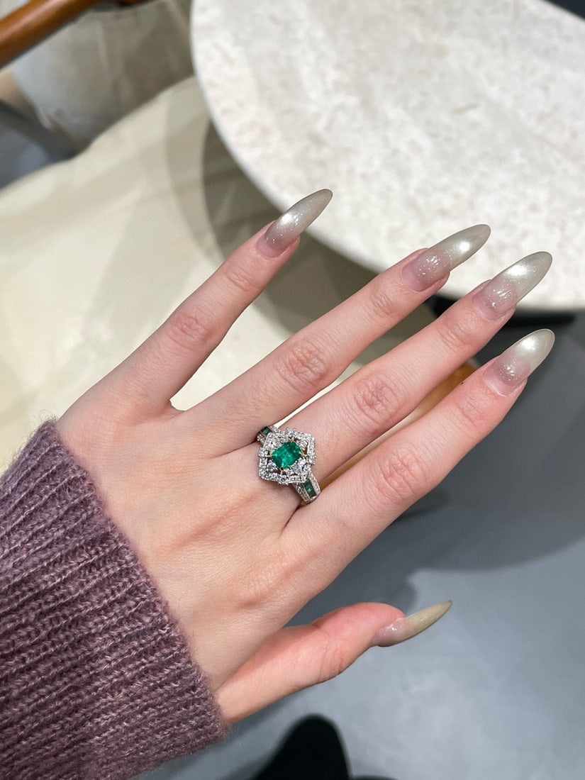 14k Gold 0.78 Ct Vivid Green Natural Emerald & Diamond Ring - 6