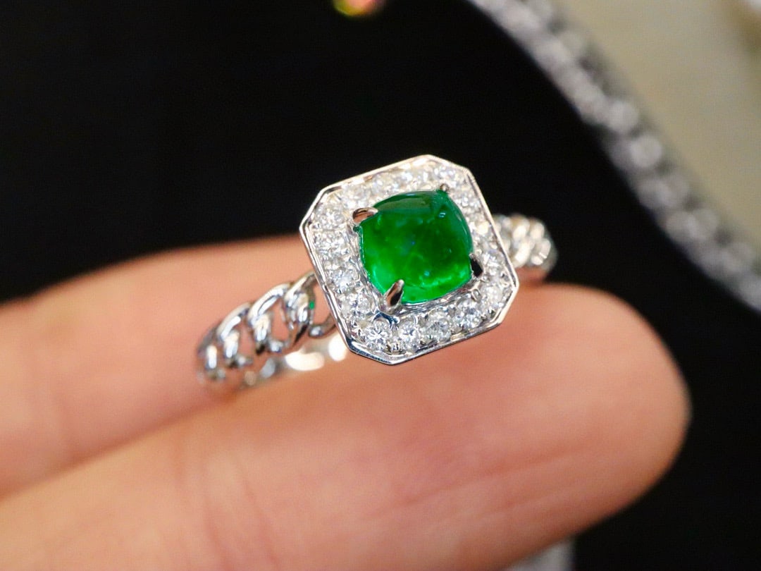 14k Gold 0.82 Ctw Vivid Green Natural Emerald & Diamond Ring - 2