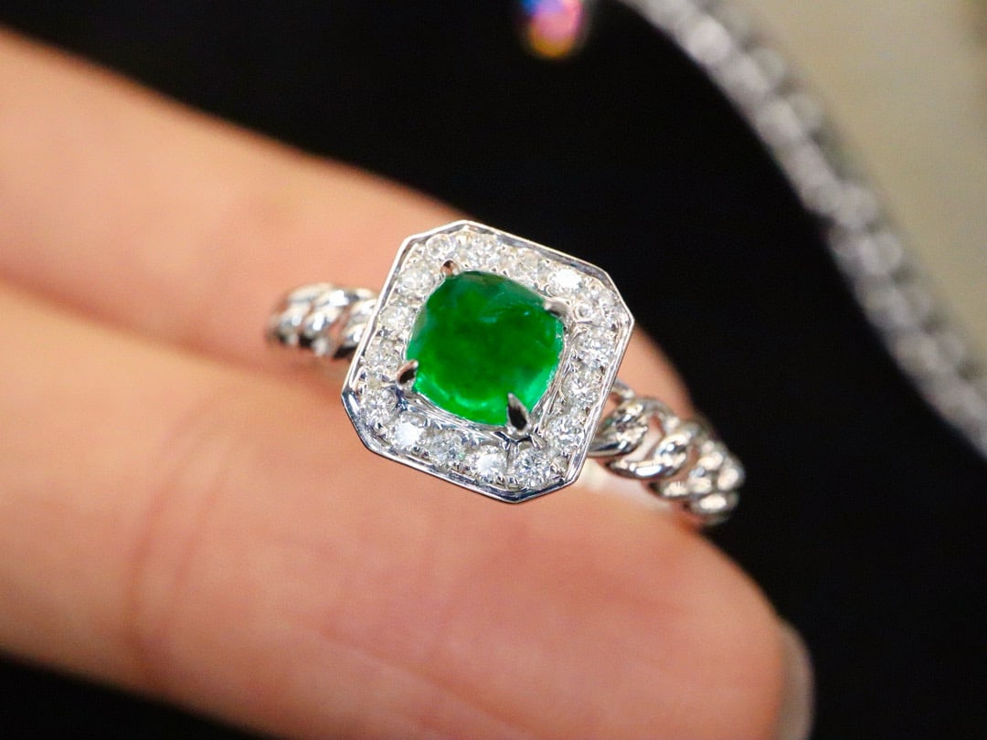 14k Gold 0.82 Ctw Vivid Green Natural Emerald & Diamond Ring - 3