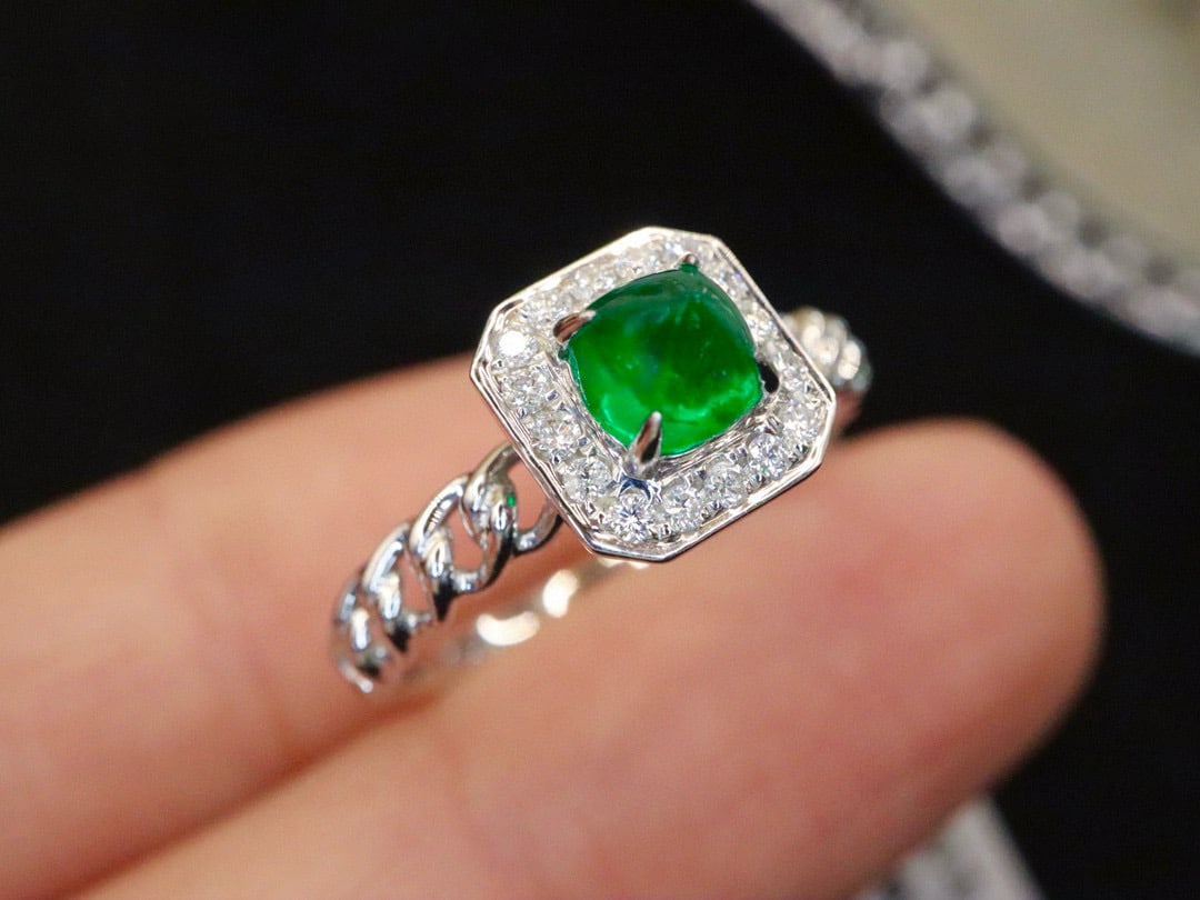 14k Gold 0.82 Ctw Vivid Green Natural Emerald & Diamond Ring - 4
