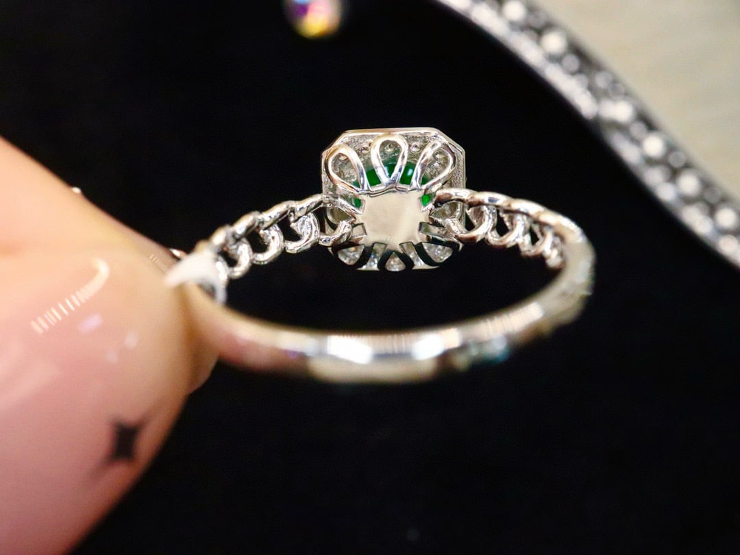 14k Gold 0.82 Ctw Vivid Green Natural Emerald & Diamond Ring - 5