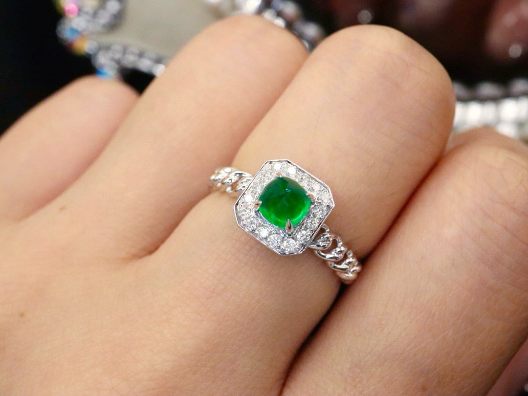14k Gold 0.82 Ctw Vivid Green Natural Emerald & Diamond Ring - 6