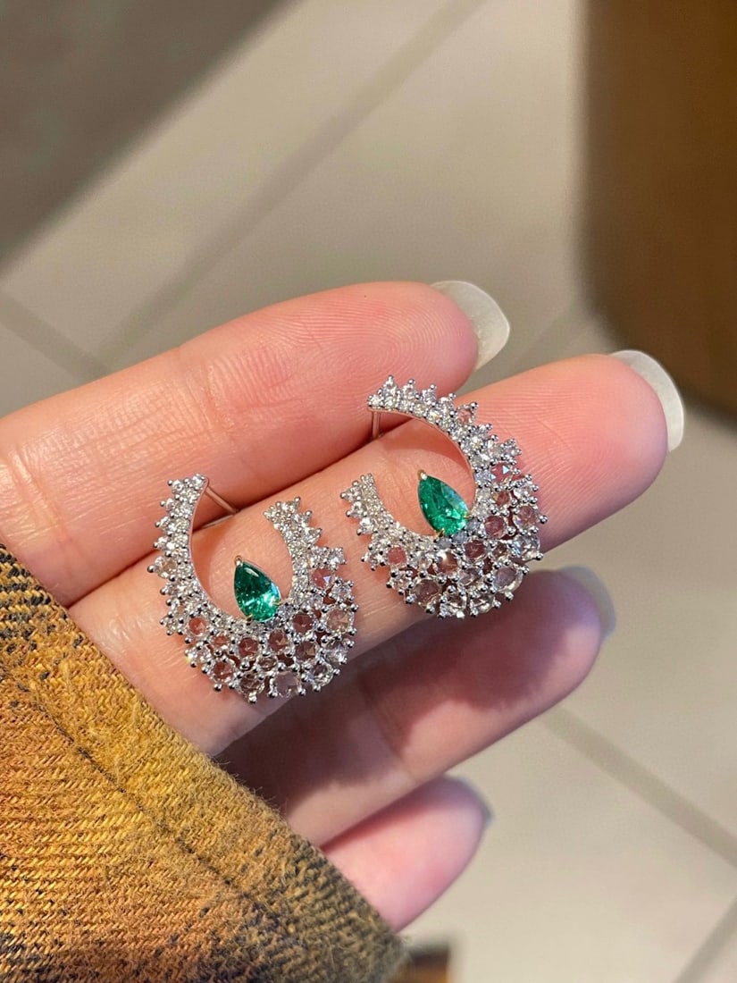 14k Gold 2.12 Ctw Natural Emerald & Sapphire Earrings: Ref:231082447 // gold content:14k gold // main gemstone:emerald // shape:pear // carat weight:0. 42ct // color:green // treatment:natural // // adjacent gemstone 2 : sapphire // shape:round // carat w